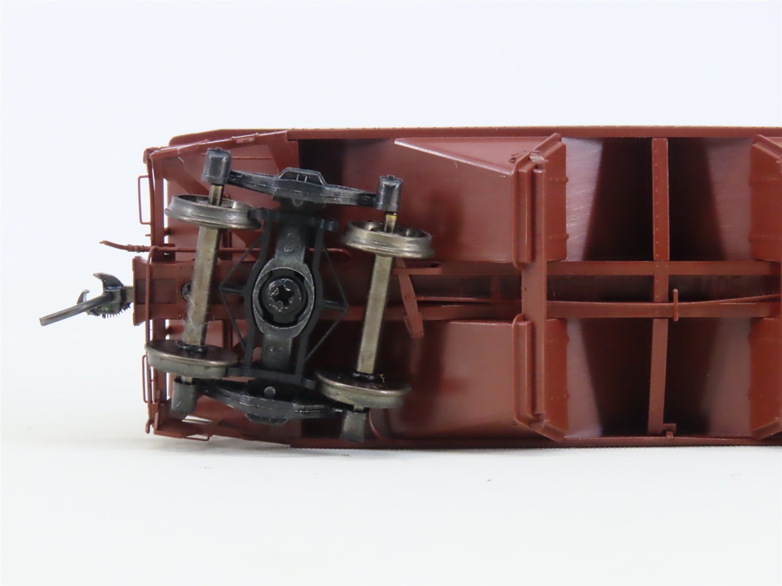 HO Scale Kadee 7028 SB South Buffalo 2-Bay Offset Open Hopper #138