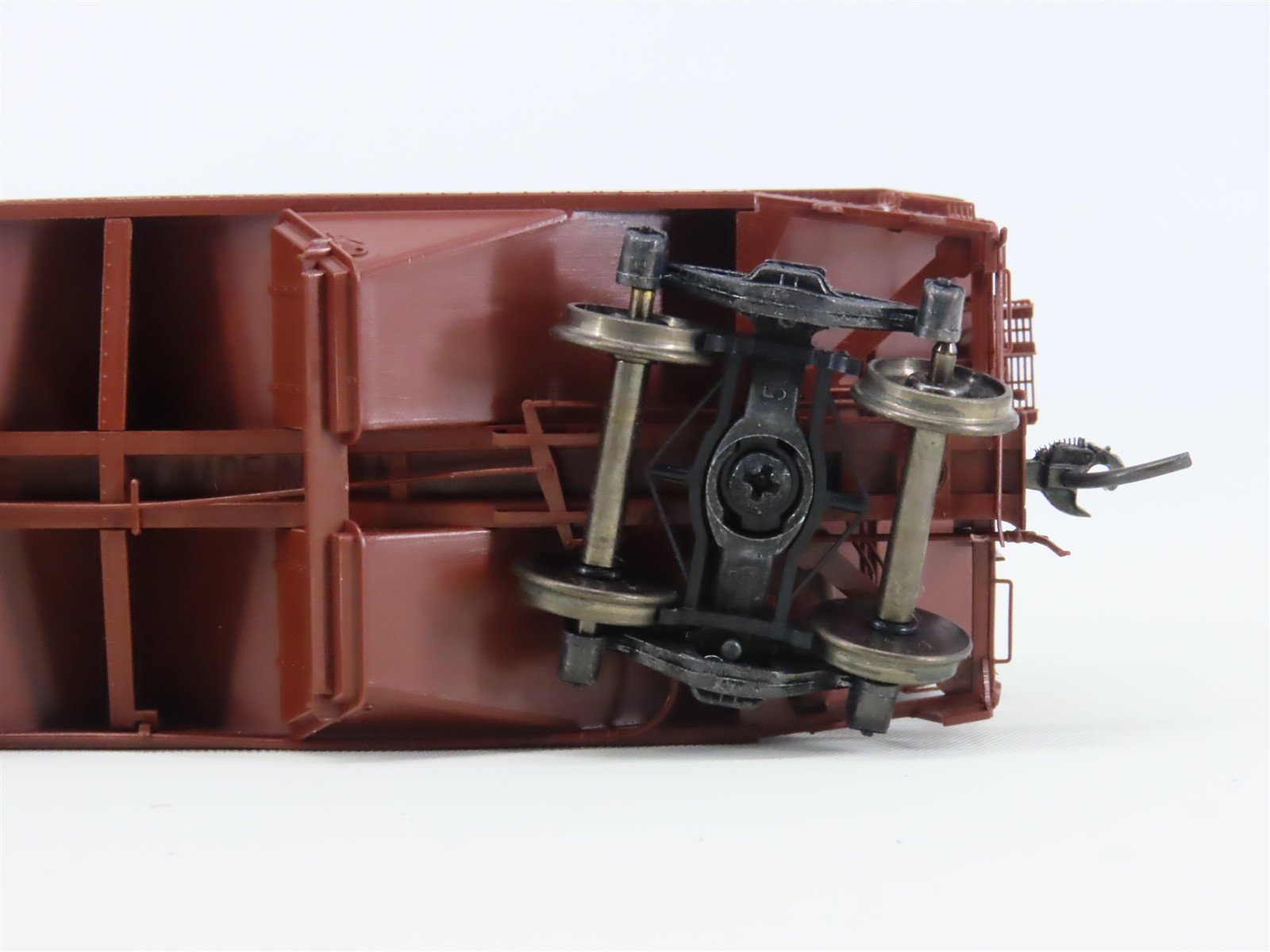 HO Scale Kadee 7028 SB South Buffalo 2-Bay Offset Open Hopper #138