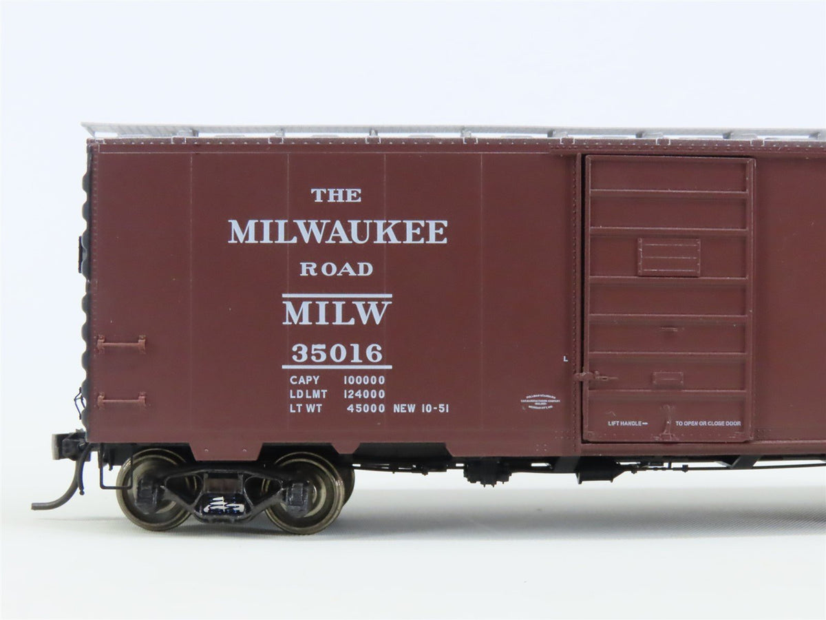 HO Scale Kadee 4052 MILW Route of the Hiawathas 40&#39; Single Door Box Car #35016
