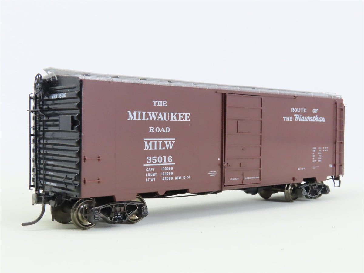 HO Scale Kadee 4052 MILW Route of the Hiawathas 40&#39; Single Door Box Car #35016