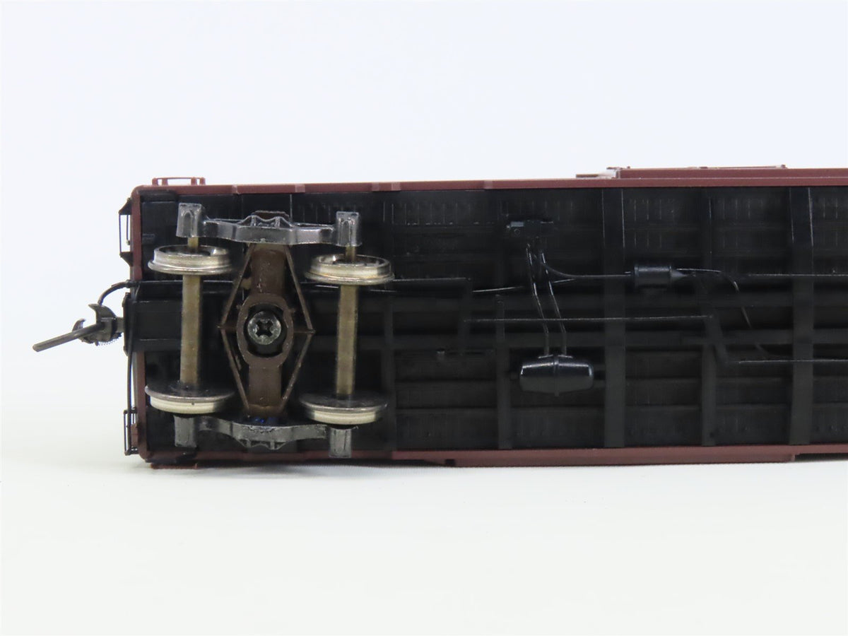 HO Scale Kadee 4052 MILW Route of the Hiawathas 40&#39; Single Door Box Car #35016
