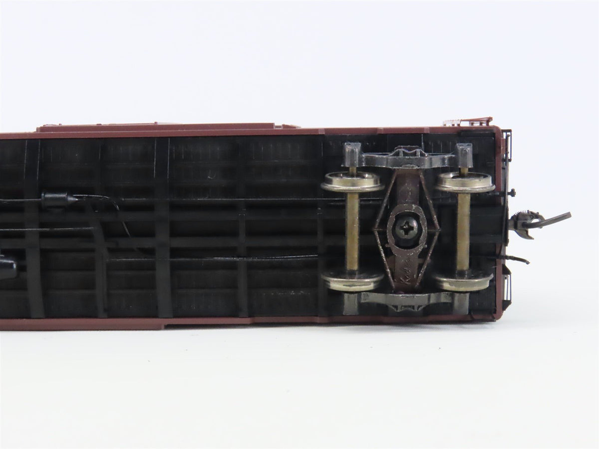 HO Scale Kadee 4052 MILW Route of the Hiawathas 40&#39; Single Door Box Car #35016