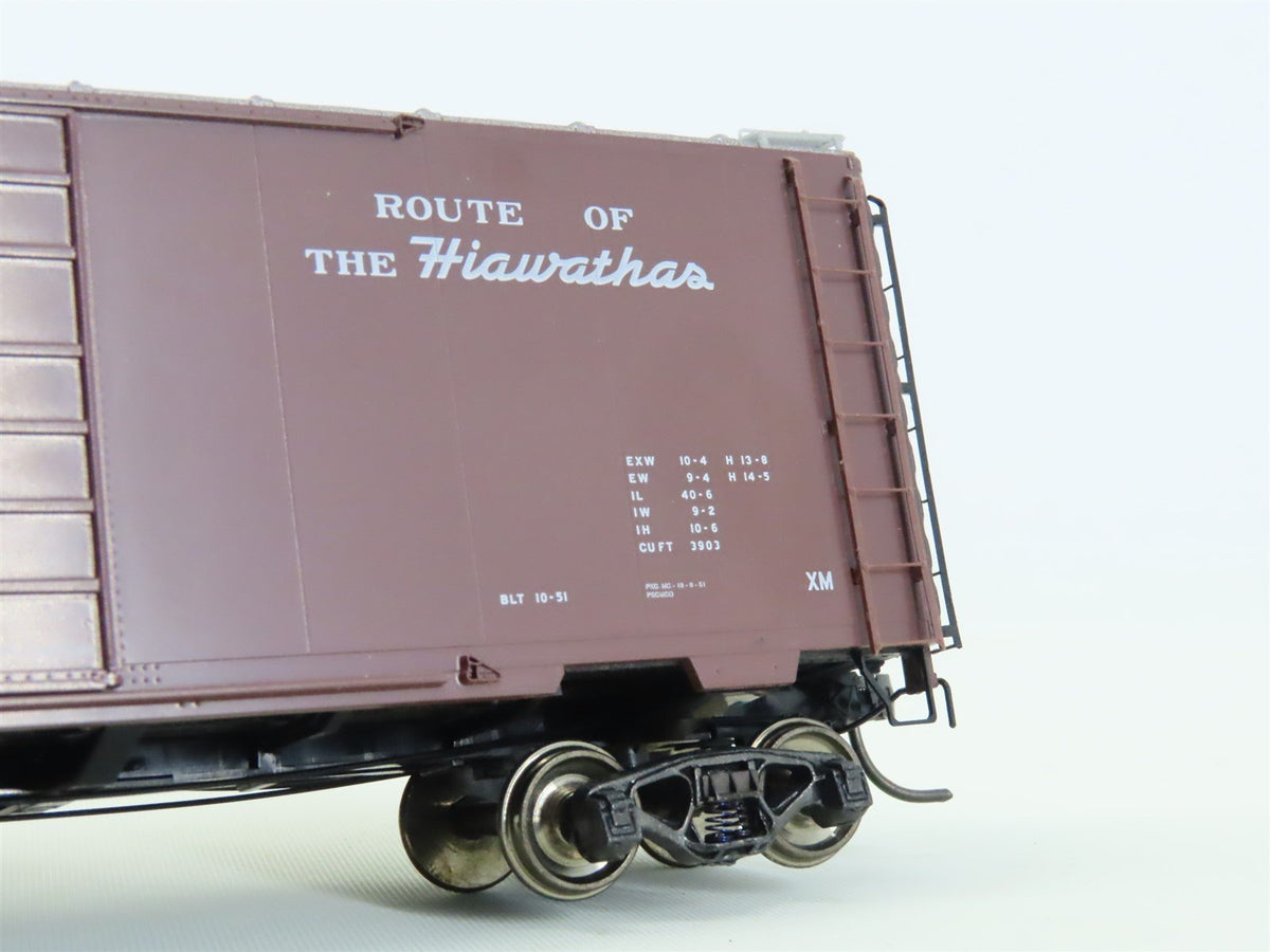 HO Scale Kadee 4052 MILW Route of the Hiawathas 40&#39; Single Door Box Car #35016