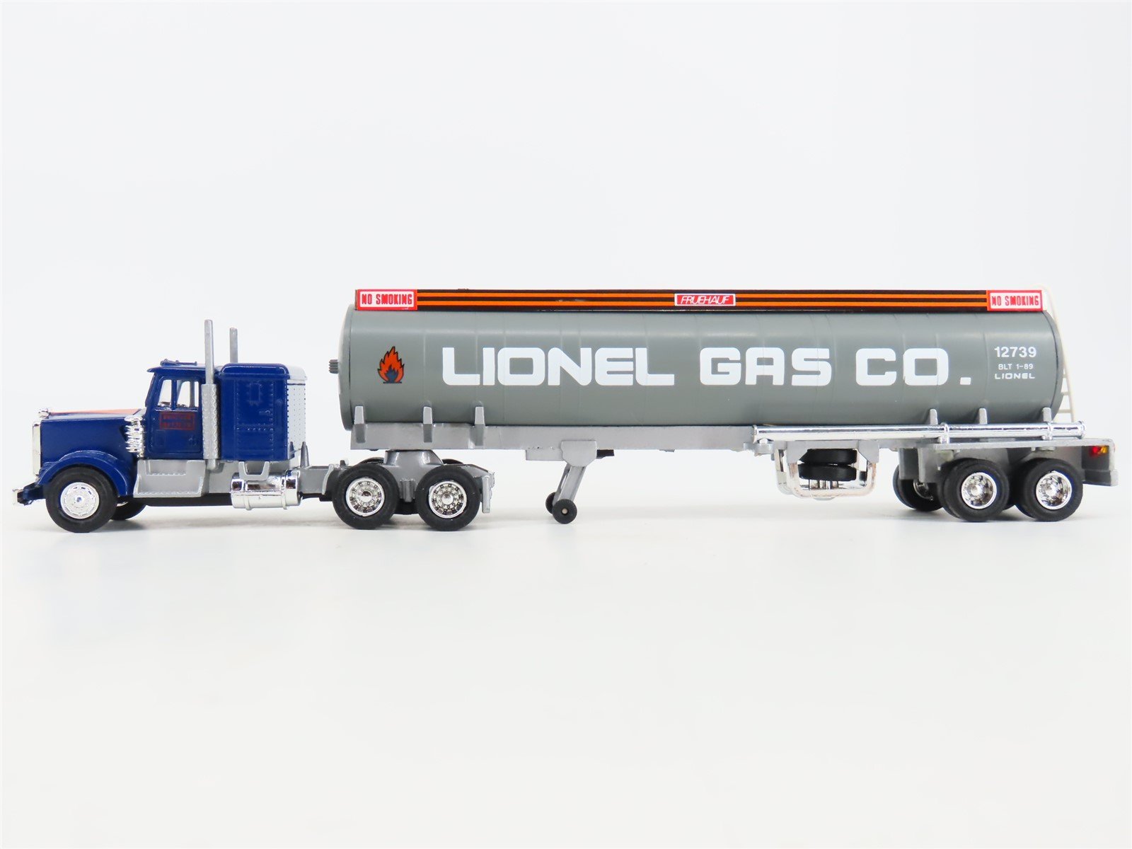 O 1/48 Scale Lionel 6-12739 Lionel Gas Co. Tractor and Tanker #12739