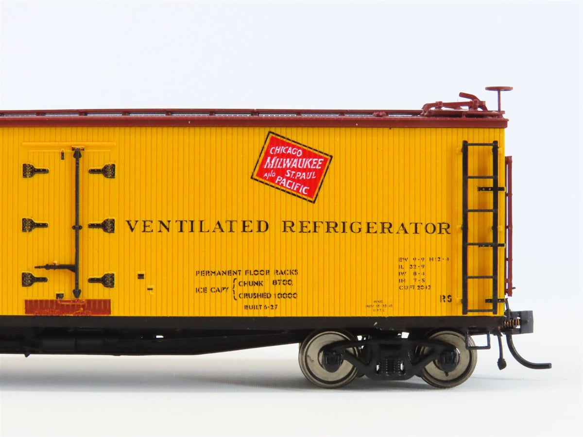 HO Scale Branchline Blueprint Series 112182 URTX Milwaukee 40&#39; Reefer #87287