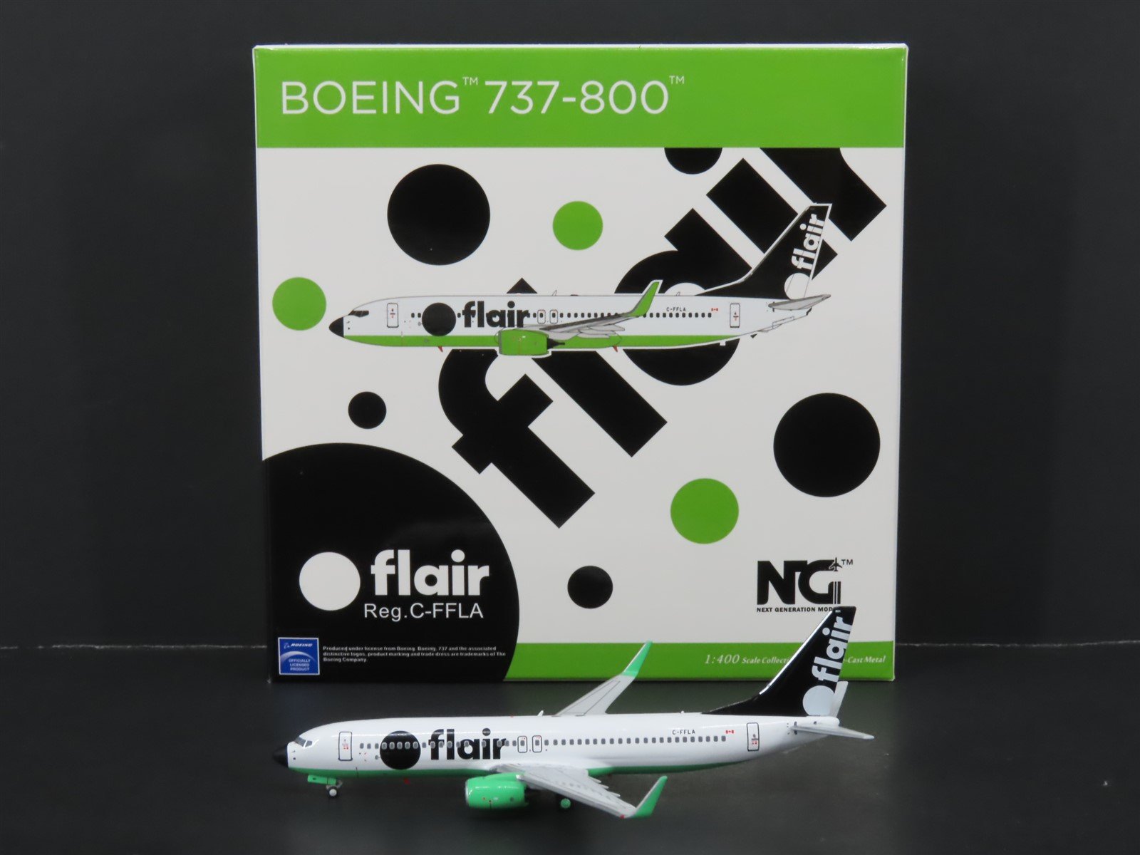 1:400 NG Models 58113 Die-Cast Flair Boeing B737-800 Airliner C-FFLA