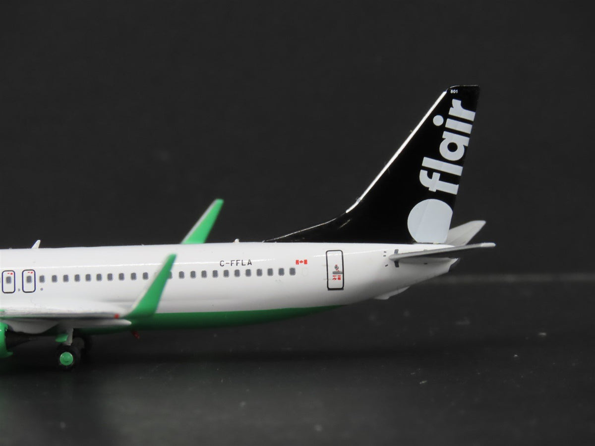 1:400 NG Models 58113 Die-Cast Flair Boeing B737-800 Airliner C-FFLA