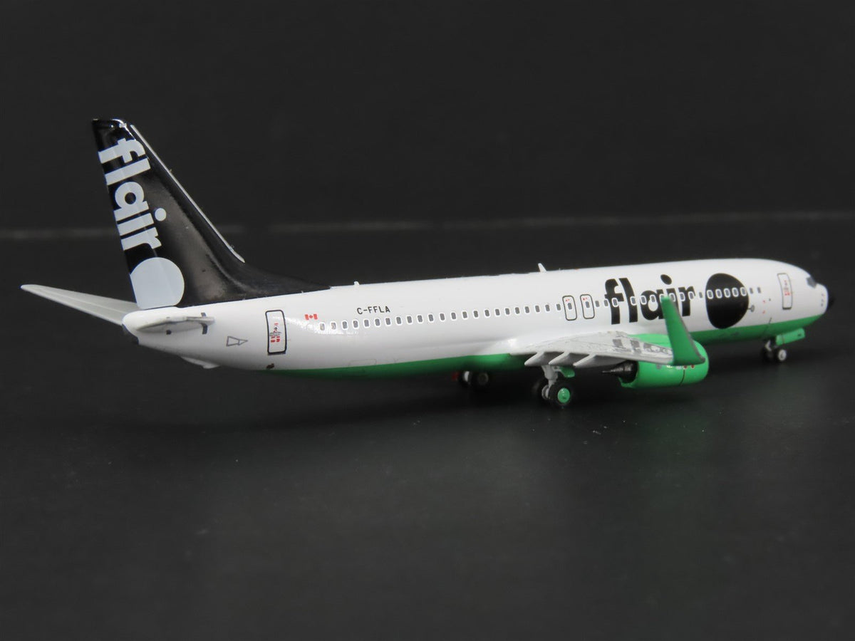 1:400 NG Models 58113 Die-Cast Flair Boeing B737-800 Airliner C-FFLA