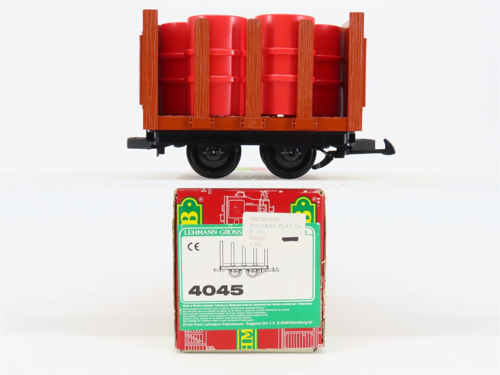 G Scale LGB 4045 Unlettered Stake Wagon Flatcar w/Shell Barrell Loads & Figures