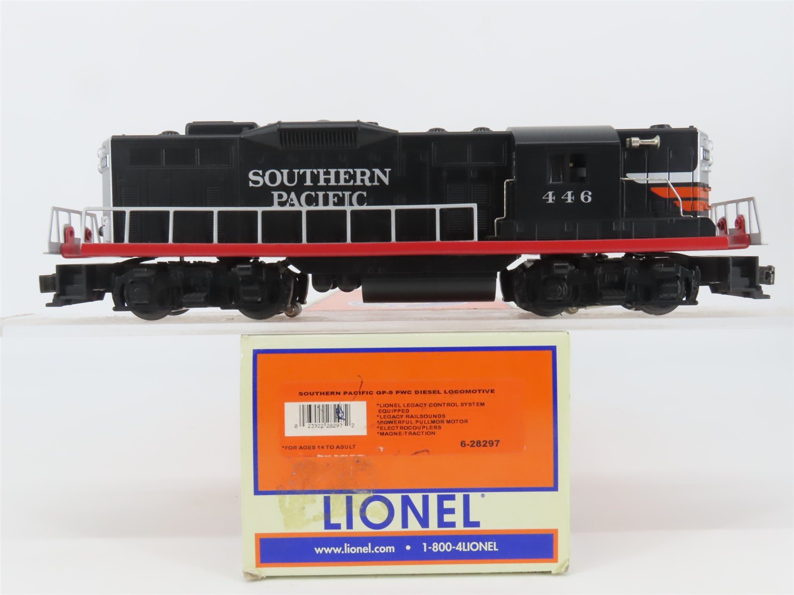 O Gauge 3-Rail Lionel 6-28297 SP Railway Black Widow GP9 Diesel Loco #446
