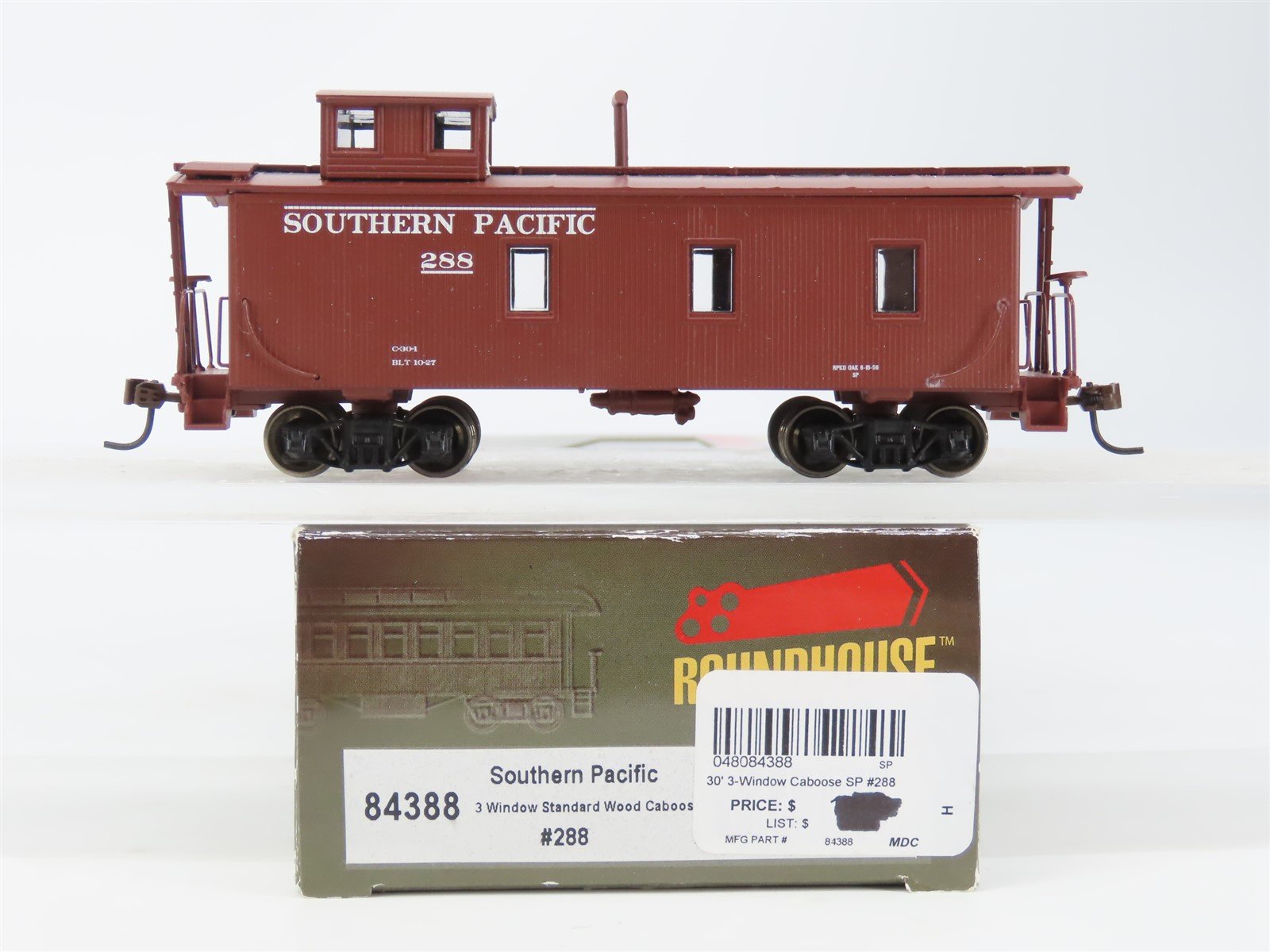 HO Scale Roundhouse 84388 SP Southern Pacific 3-Window Wood Caboose #288
