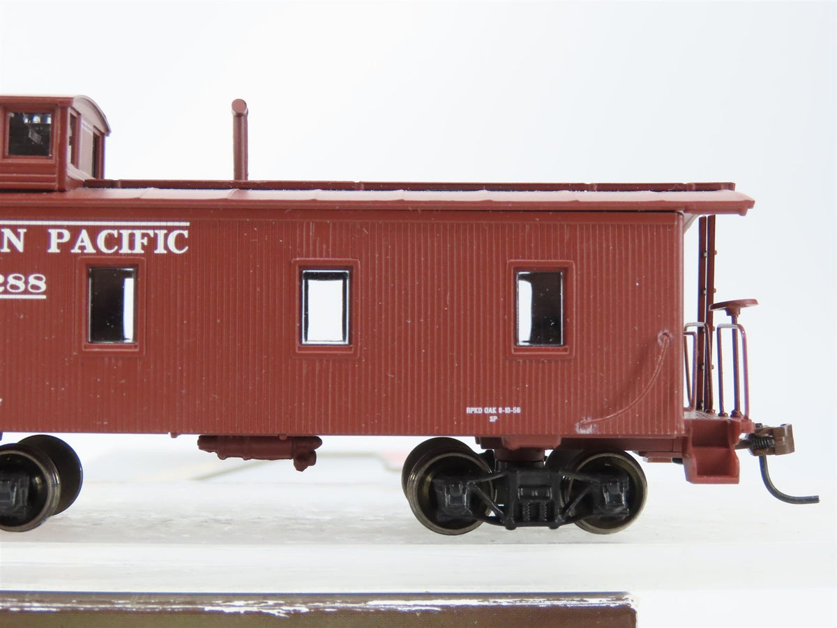 HO Scale Roundhouse 84388 SP Southern Pacific 3-Window Wood Caboose #288