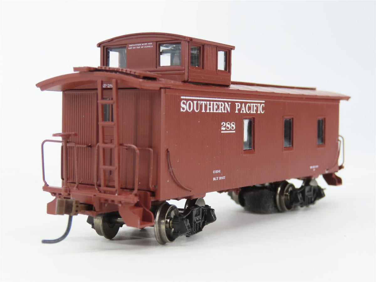 HO Scale Roundhouse 84388 SP Southern Pacific 3-Window Wood Caboose #288