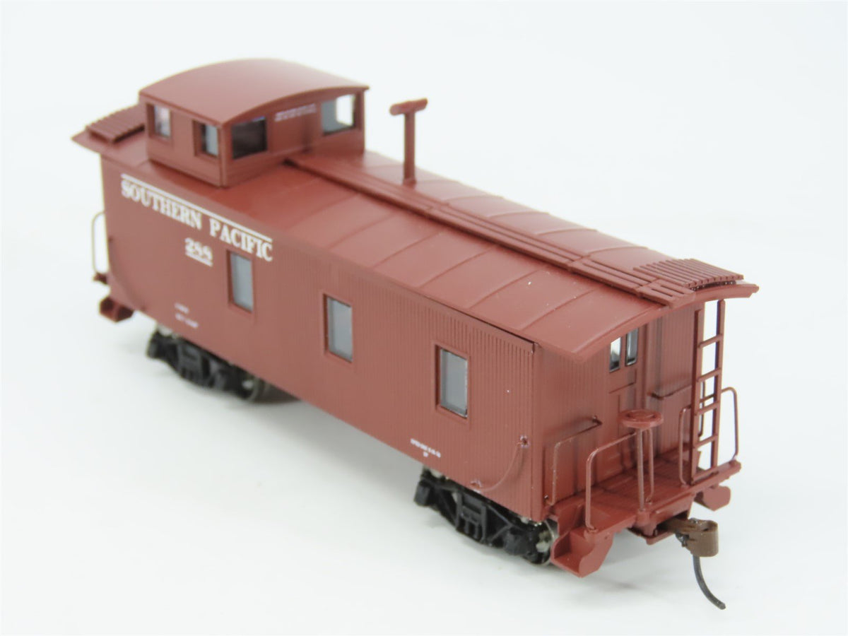 HO Scale Roundhouse 84388 SP Southern Pacific 3-Window Wood Caboose #288