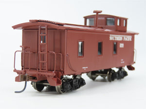 HO Scale Roundhouse 84388 SP Southern Pacific 3-Window Wood Caboose #288