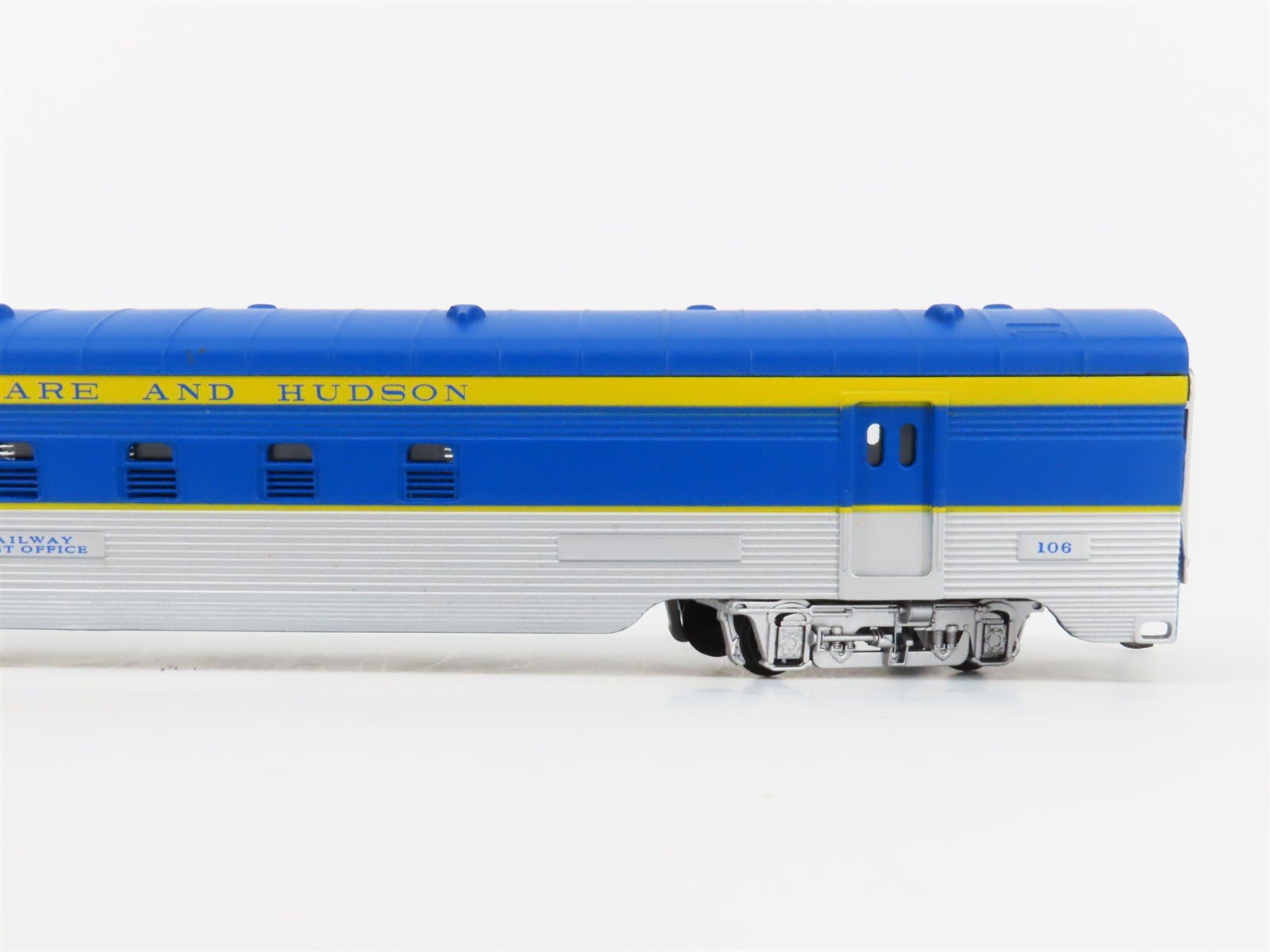 HO Scale IHC Premier Series 47325 D&H Delaware & Hudson RPO Passenger #106