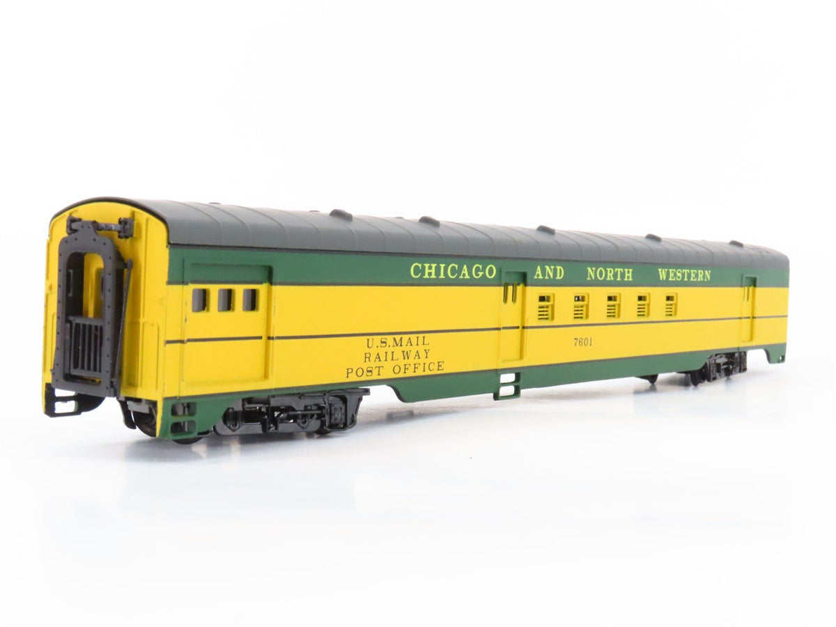 HO Scale IHC Premier 48045 C&amp;NW Chicago &amp; North Western RPO Passenger #7601