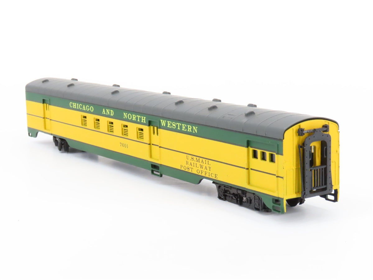 HO Scale IHC Premier 48045 C&amp;NW Chicago &amp; North Western RPO Passenger #7601