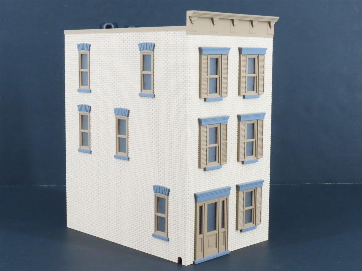 O 1/48 Scale MTH RailKing 30-9079 3-Story Town House - Tan w/ Dark Tan Trim