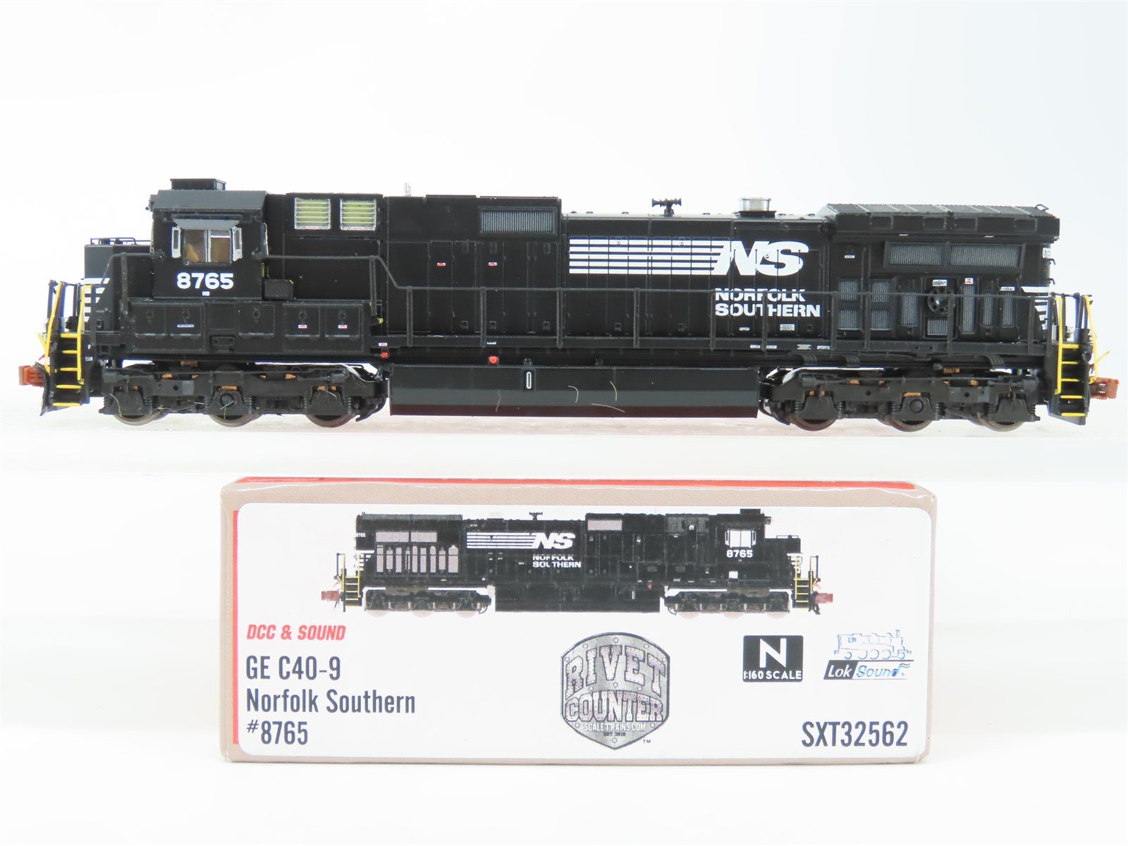 N Scaletrains SXT32562 NS Norfolk Southern GE C40-9 Diesel #8765 w/ DCC & Sound
