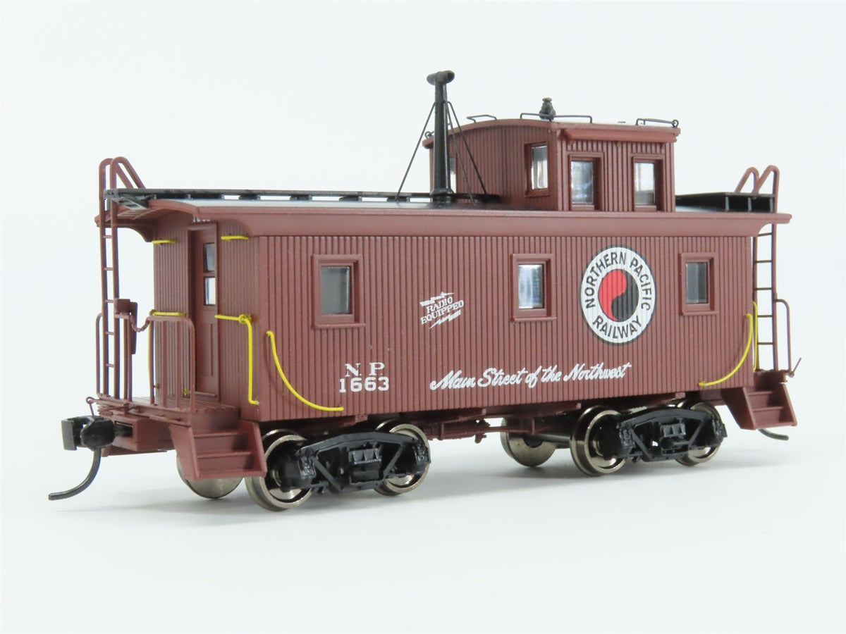 HO Walthers Proto 920-103467 NP Northern Pacific DM&amp;IR Class G2 Wood Caboose
