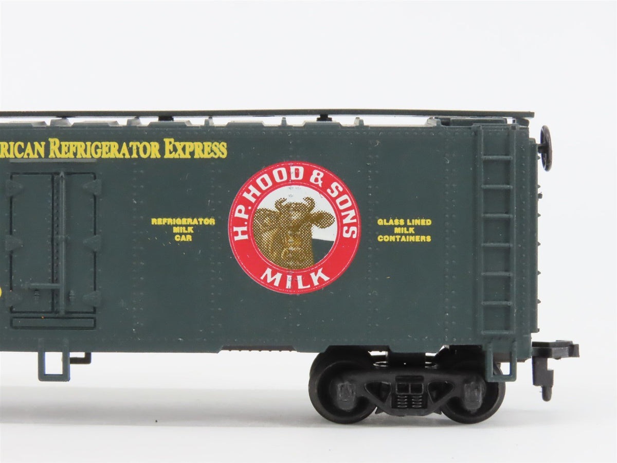 HO Scale Mantua 733-243 GARE Hood&#39;s Grade A Milk 41&#39; Steel Reefer #6051