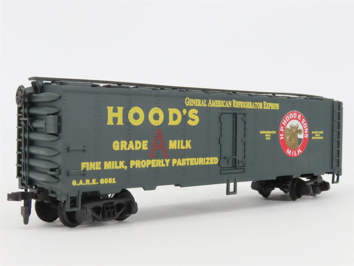 HO Scale Mantua 733-243 GARE Hood&#39;s Grade A Milk 41&#39; Steel Reefer #6051