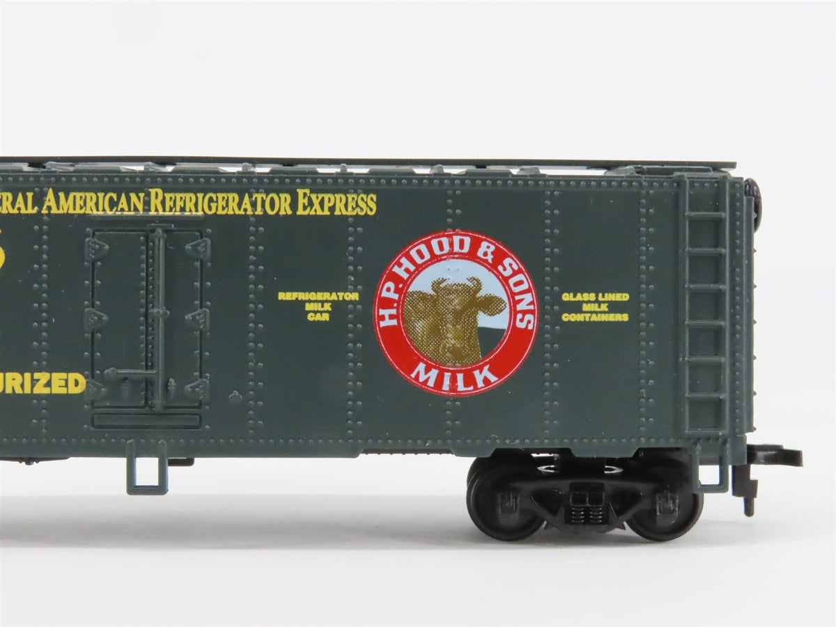 HO Scale Mantua 733-543 GARE Hood&#39;s Grade A Milk 41&#39; Steel Reefer #6052
