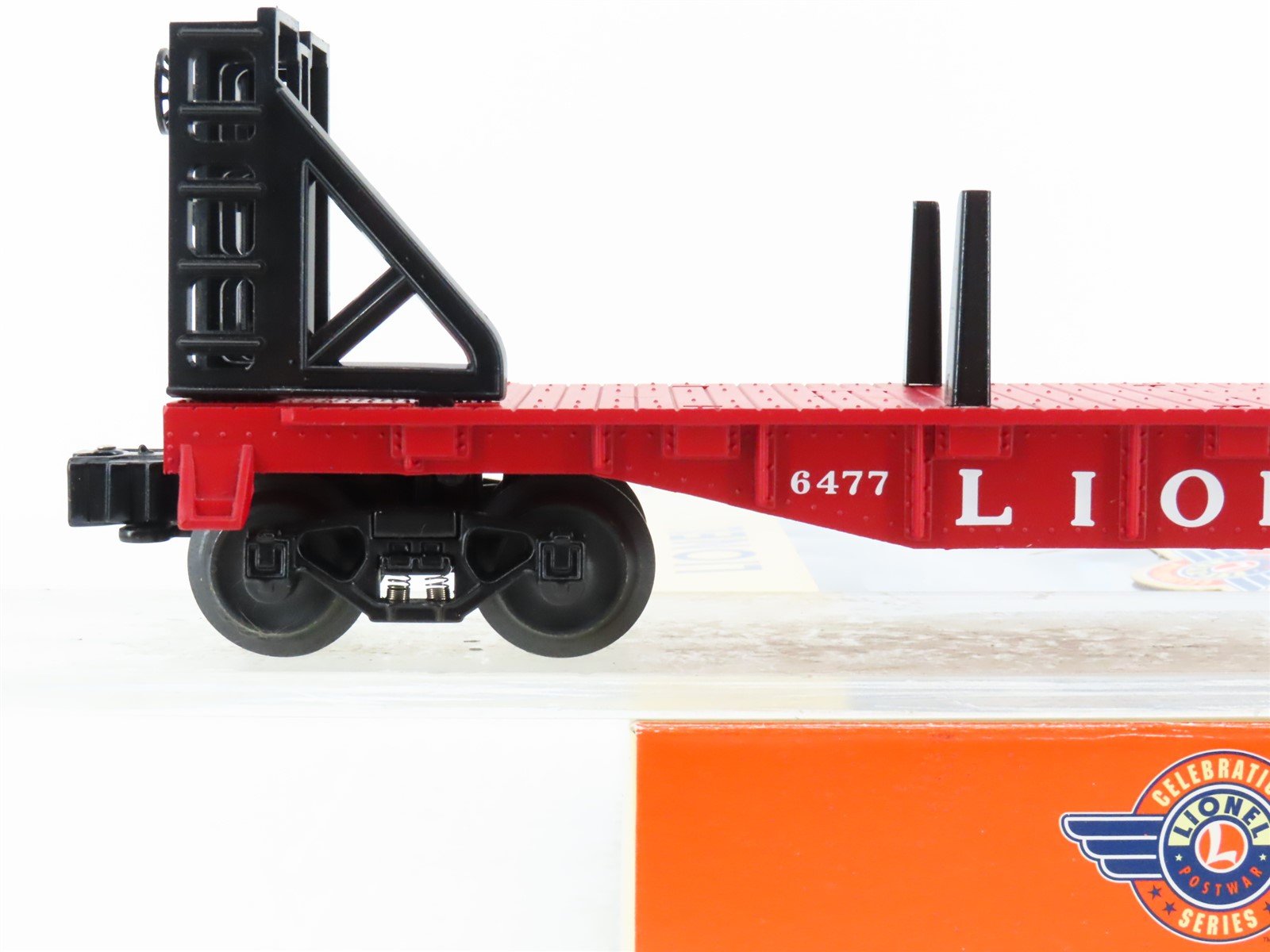 O Gauge 3-Rail Lionel 6-39435 Postwar Flat Car #6477 w/ Pipes