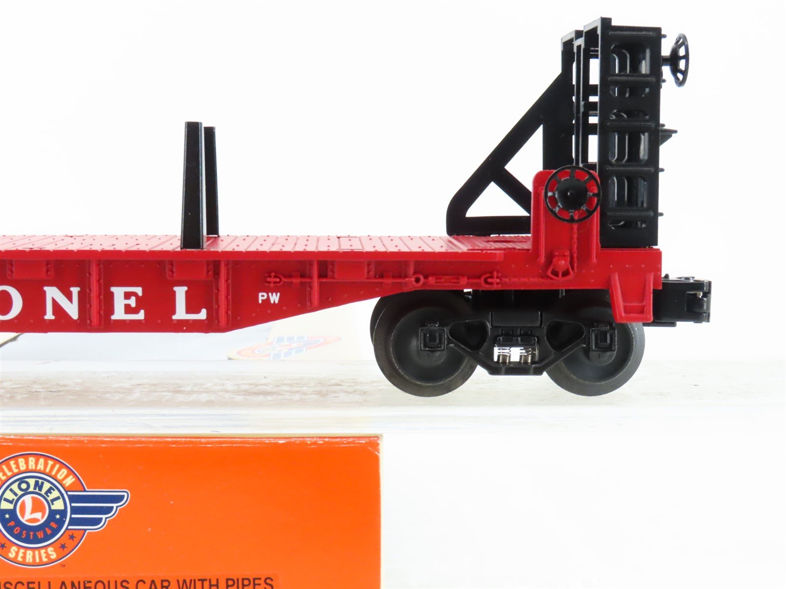O Gauge 3-Rail Lionel 6-39435 Postwar Flat Car #6477 w/ Pipes