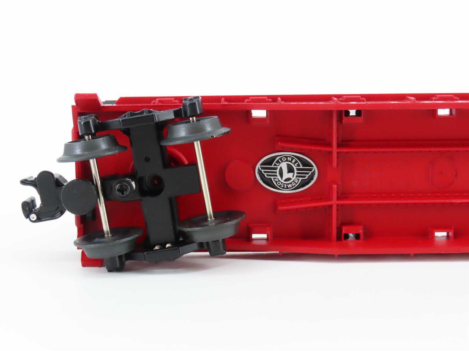 O Gauge 3-Rail Lionel 6-39435 Postwar Flat Car #6477 w/ Pipes