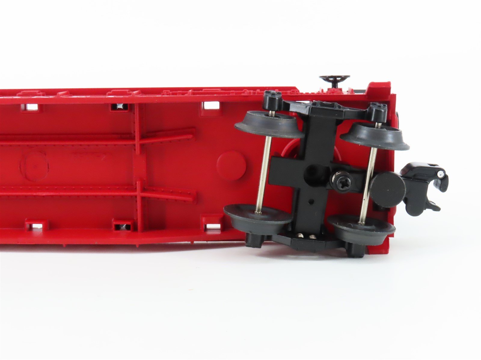 O Gauge 3-Rail Lionel 6-39435 Postwar Flat Car #6477 w/ Pipes