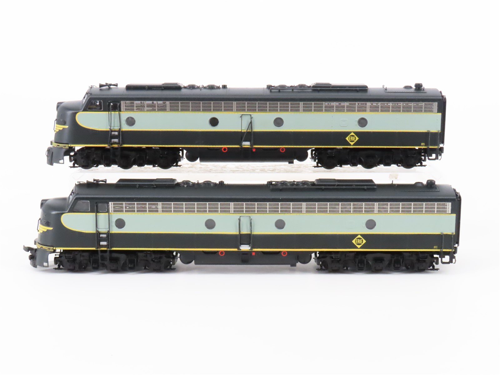 HO Scale Proto 2000 ERIE Railroad EMD E8/9 A/A Diesel Set #824/827