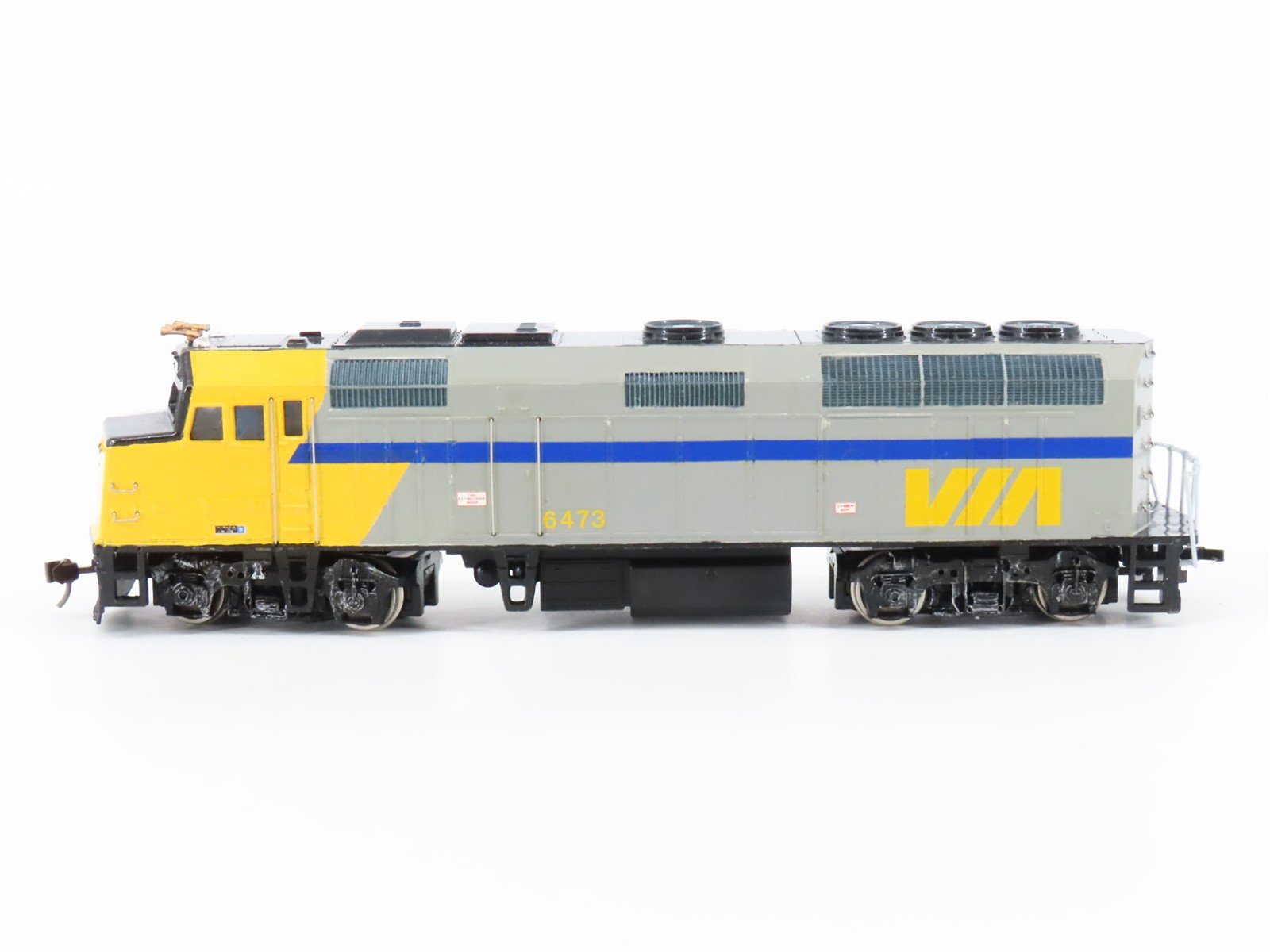 HO Scale Bachmann VIA Rail EMD F40PH Diesel Locomotive #6473 - Custom