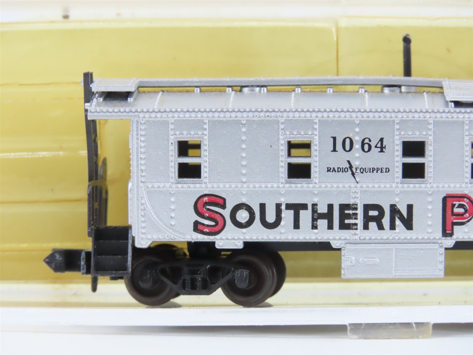 N Scale Atlas 3561 SP Southern Pacific Offset Cupola Steel Caboose #1064