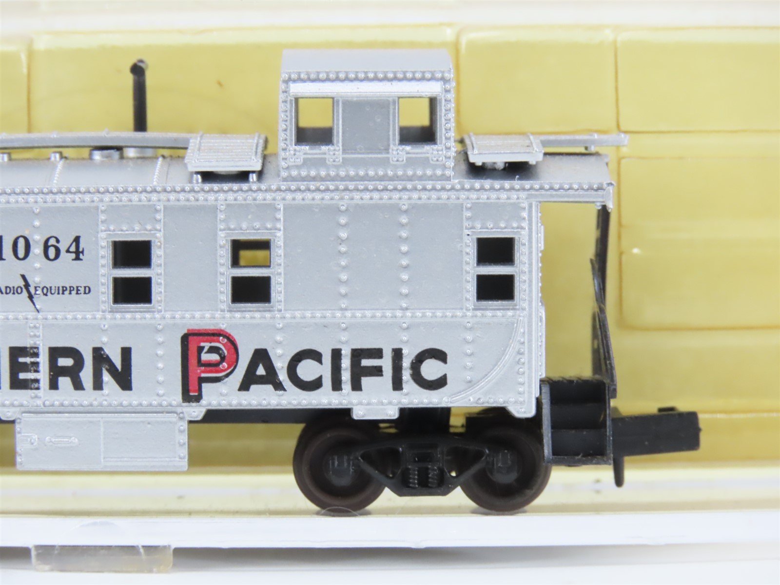 N Scale Atlas 3561 SP Southern Pacific Offset Cupola Steel Caboose #1064