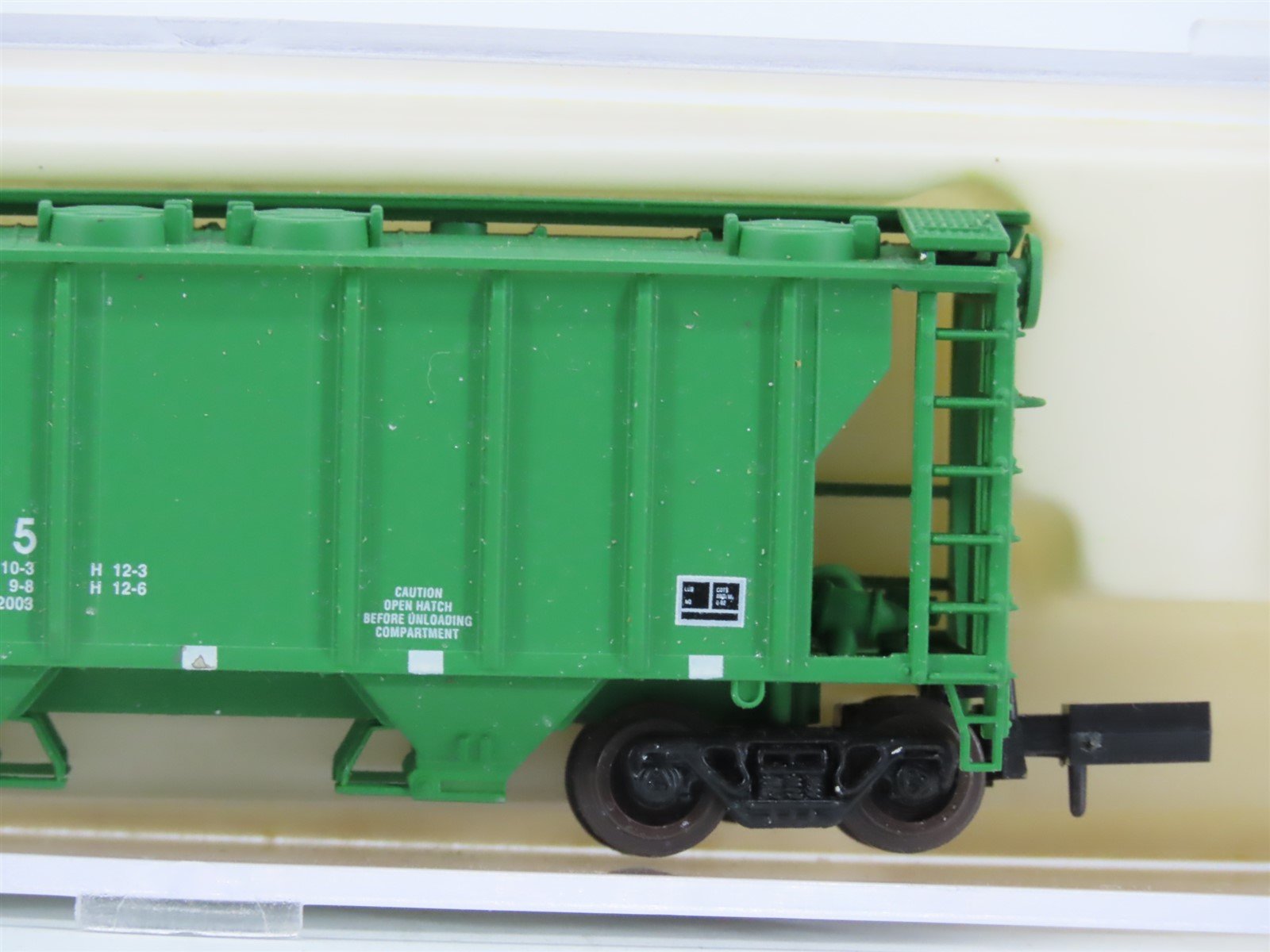 N Scale Atlas 3152 BN Burlington Northern 2-Bay Covered Hopper #424615