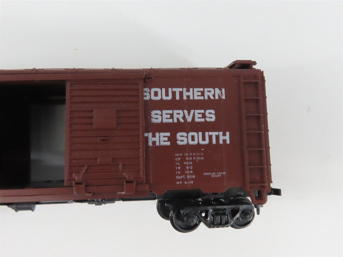 LOT of 10 HO Scale SOU Southern &amp; SP Southern Pacific Box Cars &amp; Caboose