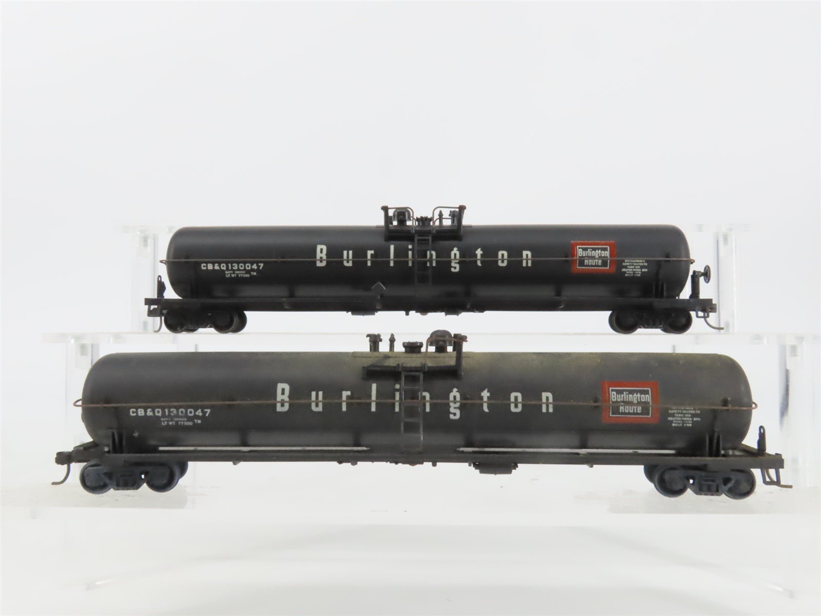LOT of 2 HO Scale CB&Q Burlington Route 62' Tank Cars #130047