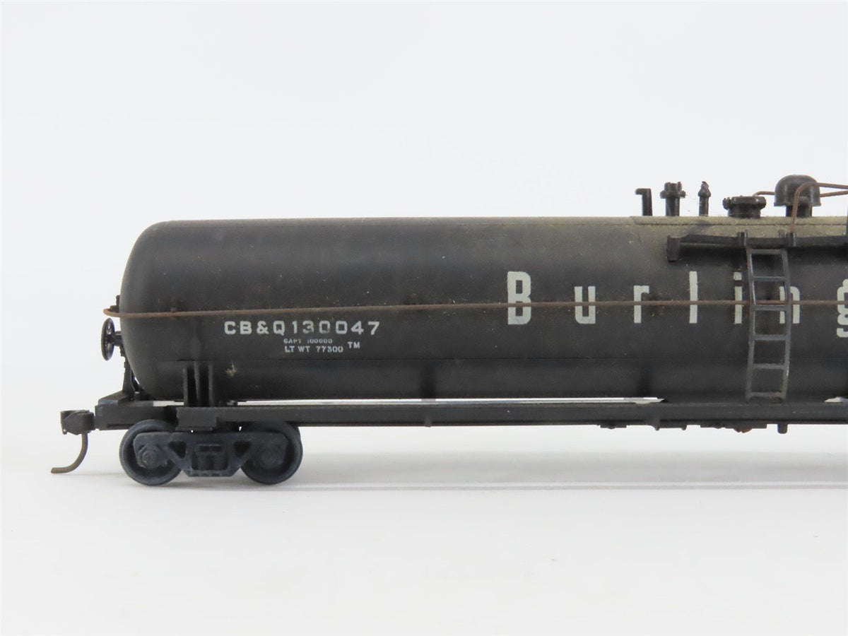 LOT of 2 HO Scale CB&amp;Q Burlington Route 62&#39; Tank Cars #130047