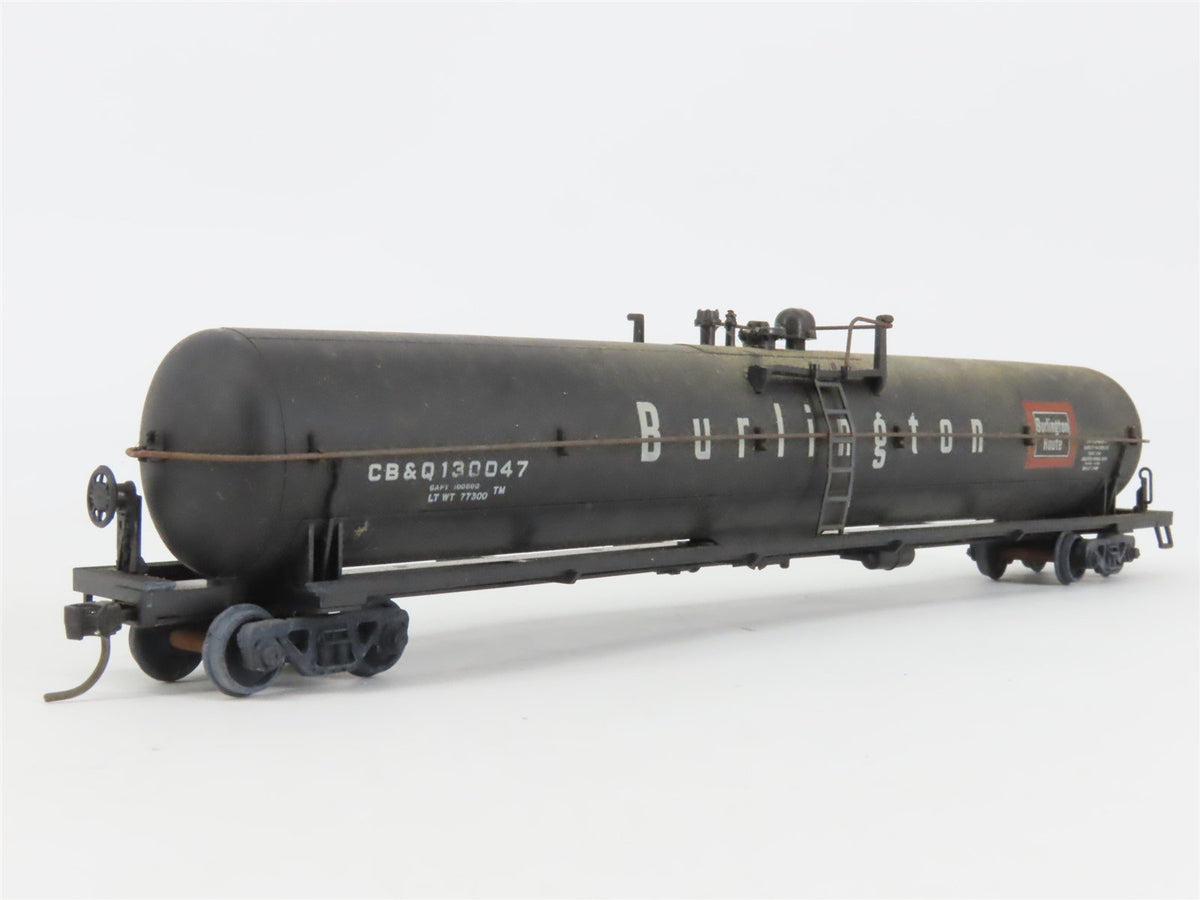 LOT of 2 HO Scale CB&amp;Q Burlington Route 62&#39; Tank Cars #130047