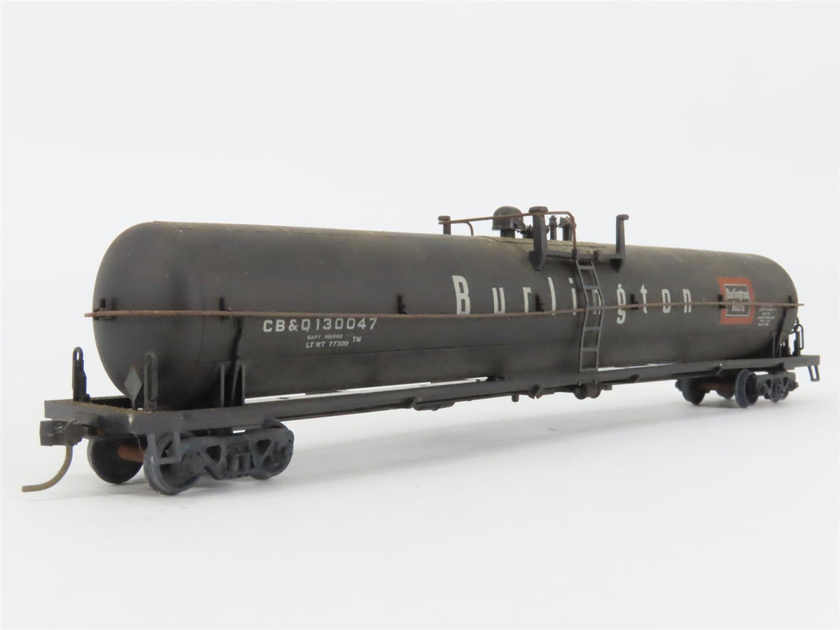 LOT of 2 HO Scale CB&amp;Q Burlington Route 62&#39; Tank Cars #130047