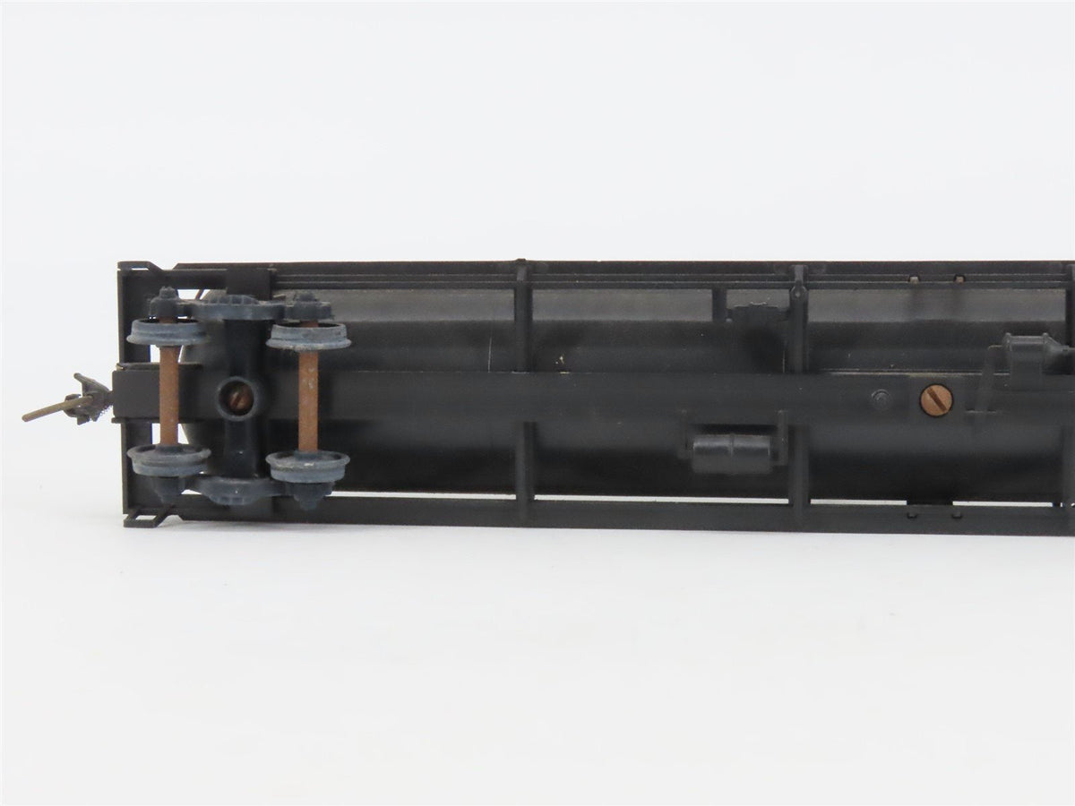 LOT of 2 HO Scale CB&amp;Q Burlington Route 62&#39; Tank Cars #130047