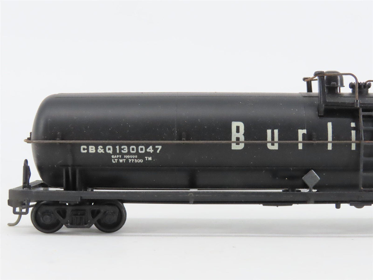 LOT of 2 HO Scale CB&amp;Q Burlington Route 62&#39; Tank Cars #130047