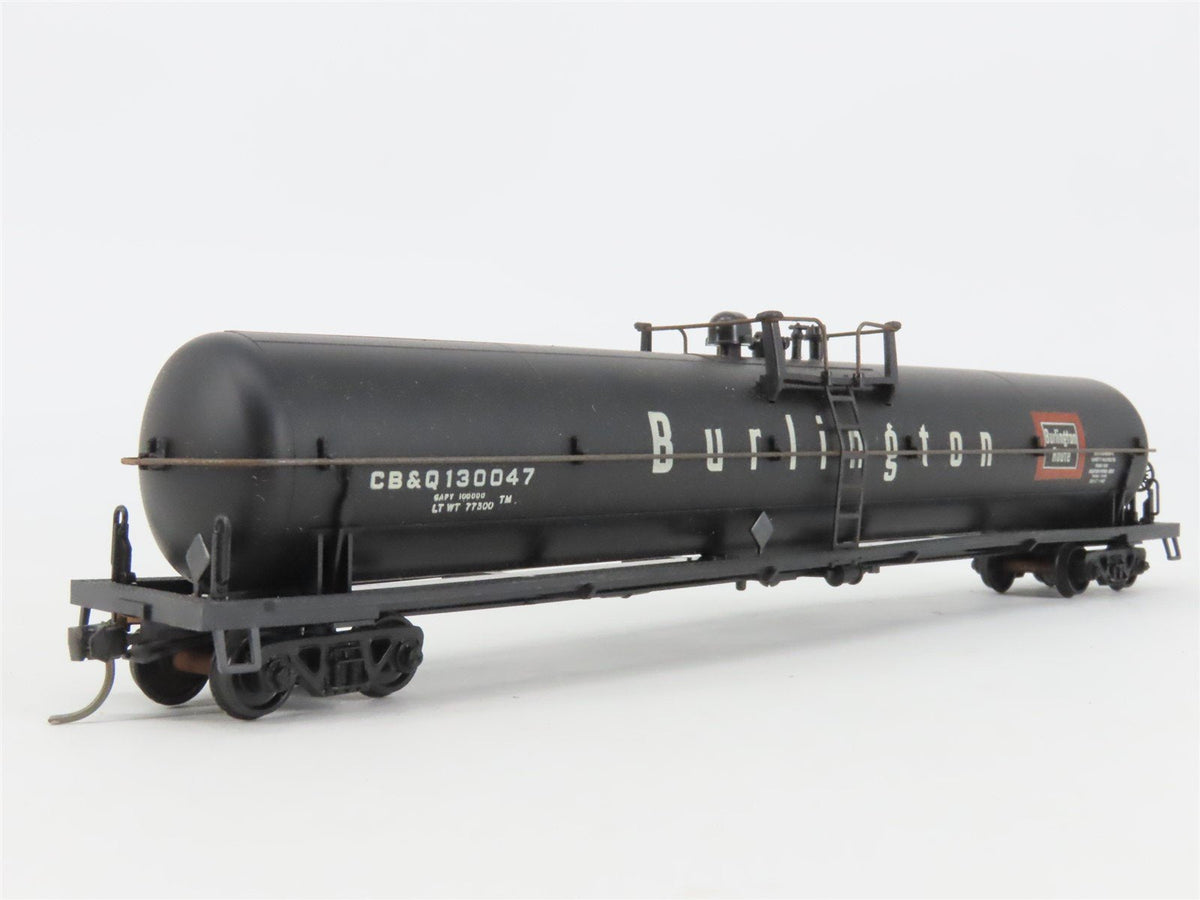 LOT of 2 HO Scale CB&amp;Q Burlington Route 62&#39; Tank Cars #130047