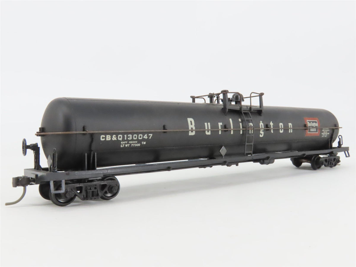 LOT of 2 HO Scale CB&amp;Q Burlington Route 62&#39; Tank Cars #130047