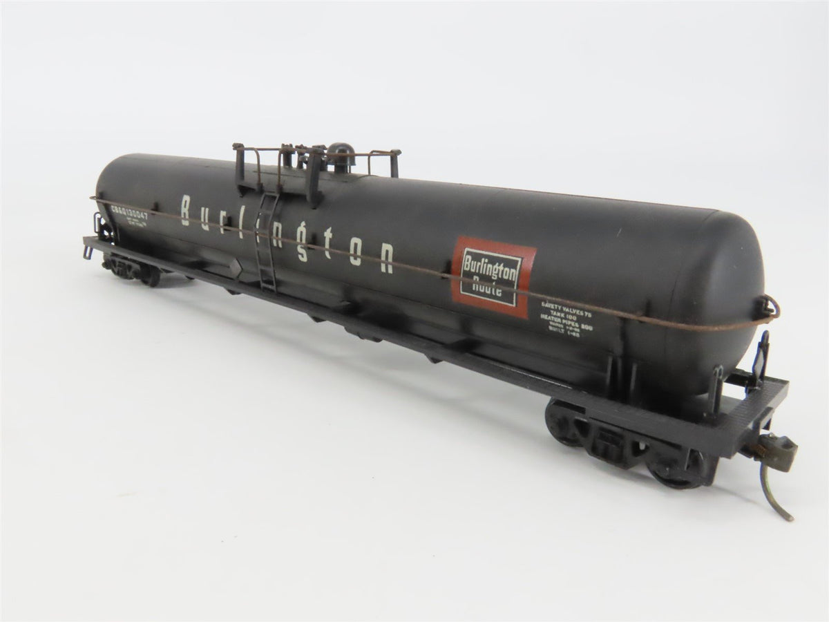 LOT of 2 HO Scale CB&amp;Q Burlington Route 62&#39; Tank Cars #130047