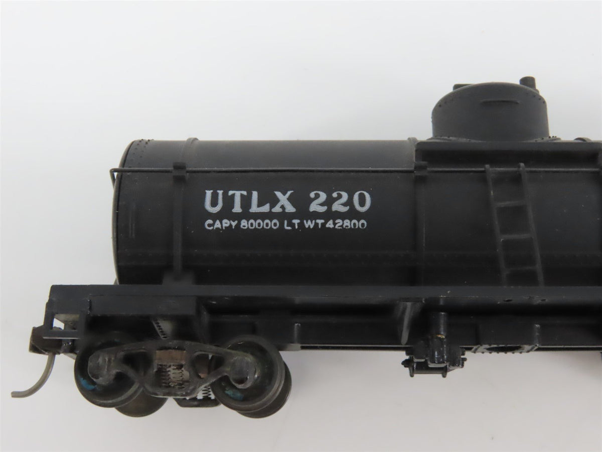 LOT of 11 HO Scale UTLX, DOWX, GATX &amp; HOKX Tank Cars