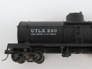 LOT of 11 HO Scale UTLX, DOWX, GATX & HOKX Tank Cars