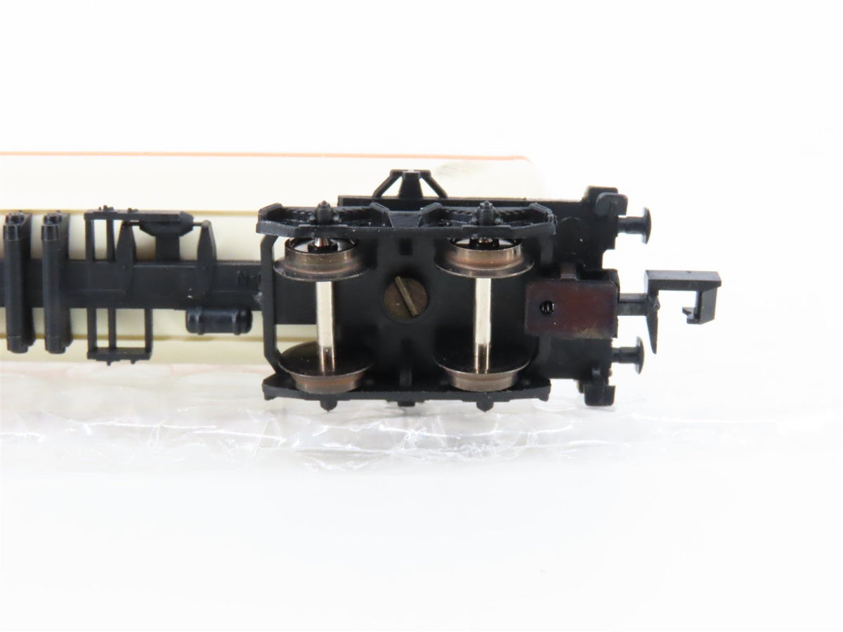 N Scale Trix Linde Technische Gase Tankcar #749-9